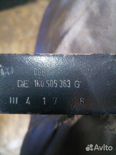 Рычаг подвески задний левый Volkswagen Jetta 5