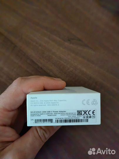 Зарядное устройство Apple 20W USB-C Power Adapter