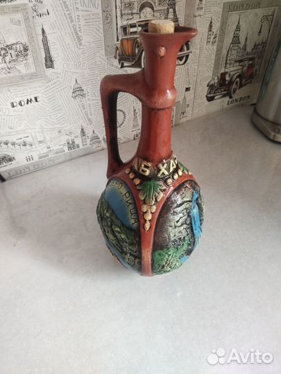 Глиняный кувшин для вина