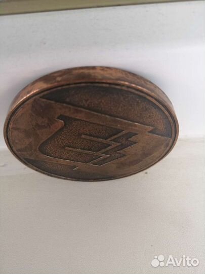 Настольная медаль