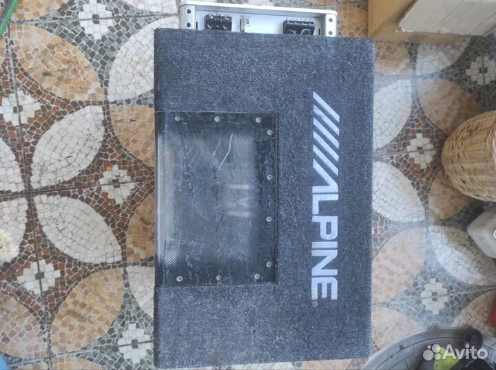 Автомобильный сабвуфер Alpine