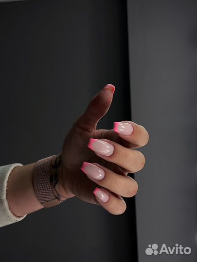 Маникюр в салоне