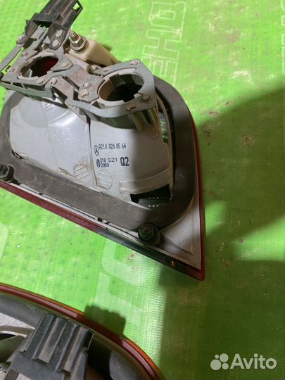 Фара крышки багажника Mercedes-Benz W210