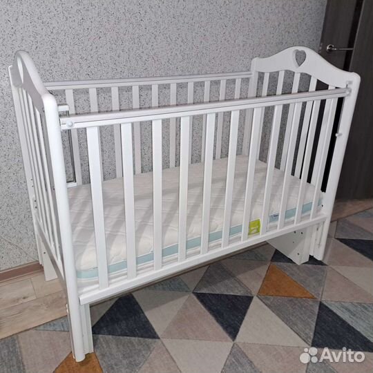 Детская кроватка с матрасом