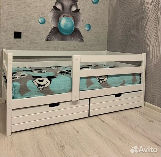 Детская кровать с бортиком