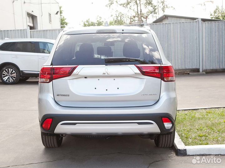 Mitsubishi Outlander 2.0 CVT, 2022