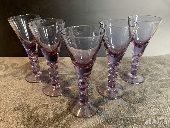 Рюмки и графин. Александритовое стекло