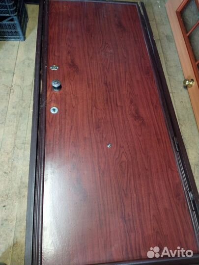 Дверь входная деревянная бу