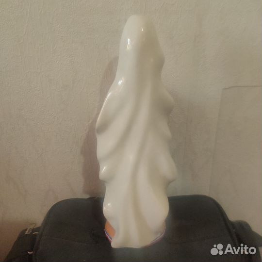 Статуэтка фарфор,Башкирка с караваем