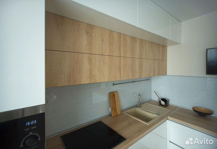 Угловая кухня с барной стойкой на заказ