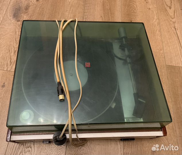 Виниловый проигрыватель