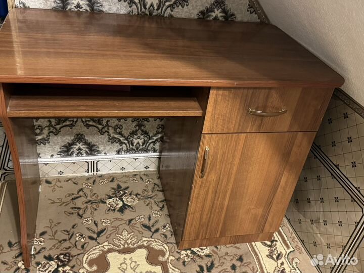 Письменный стол