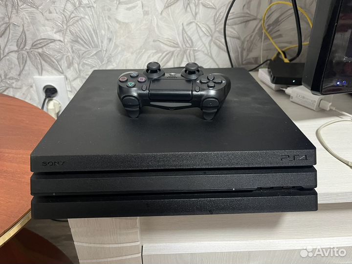 Sony PS4 Pro 1tb 7208B + 1 игра