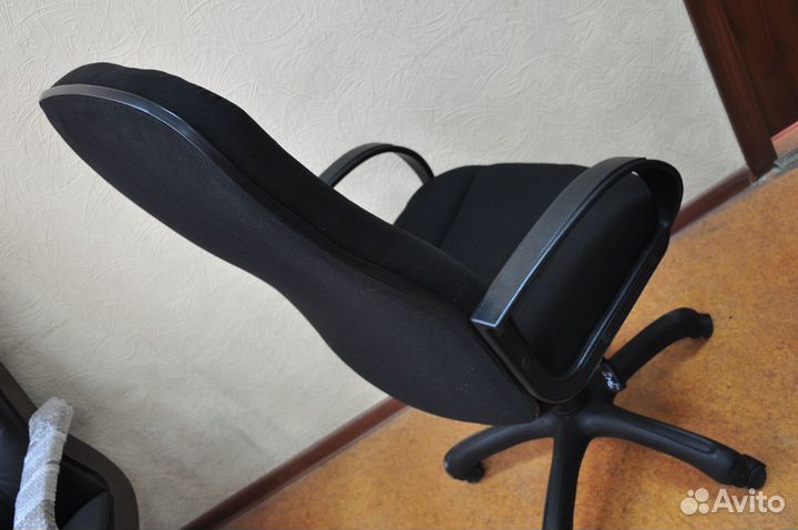 Офисное кресло 