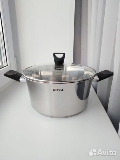 Новая кастрюля Tefal 4.8 литра с крышкой 24 см