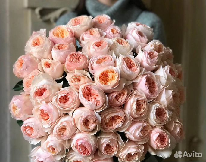 Букет 51 пионовидной персиковой розы 