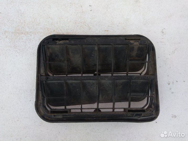 Решетка вентиляционная задняя левая Renault