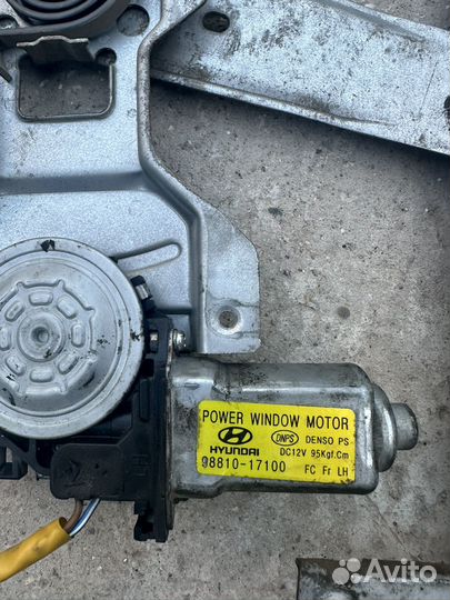 Моторчик стеклаподьемника левый на Хендай Матрикс