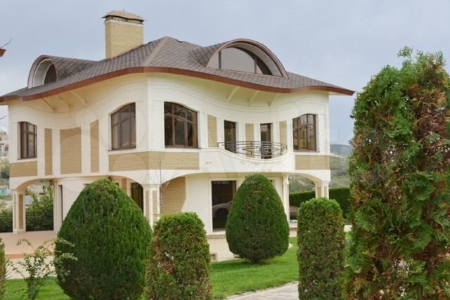 Дом 570 м² на участке 9 сот.