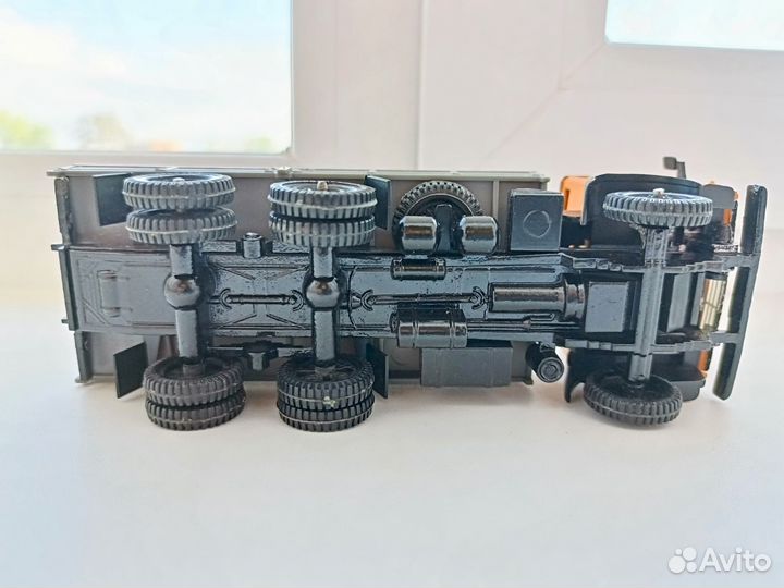 Модель 1:43 камаз 5320
