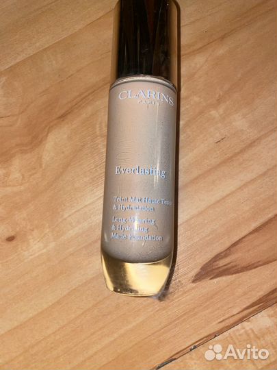 Матирующий тональный крем Clarins Everlasting