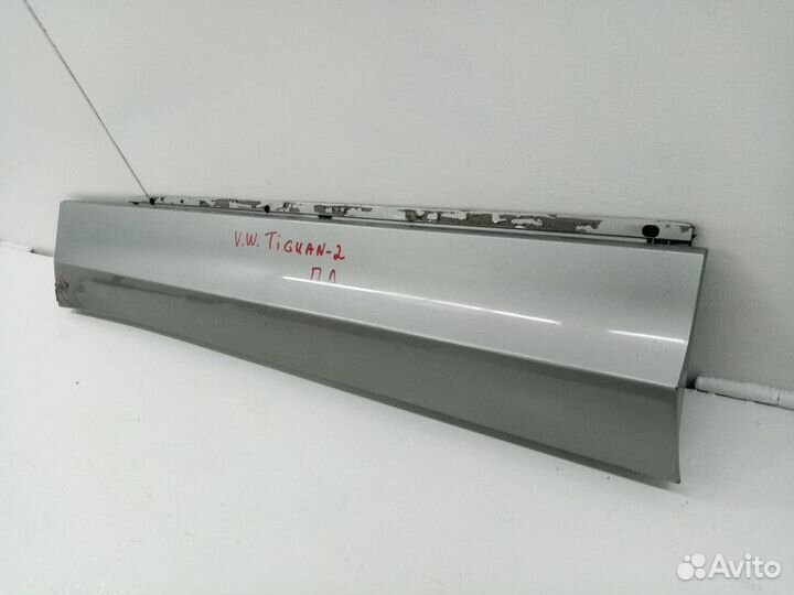 Молдинг передней левой двери Volkswagen Tiguan 2
