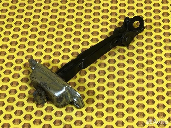 Ограничитель двери задний левый Hyundai Creta GS