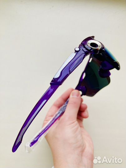 Фиолетовые спортивные солнцезащитные очки