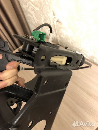 Педали сцепления и тормоза с кронштейнами в сборе