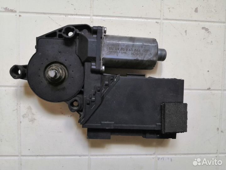 Мотор стеклоподъемника VW Touareg 2006 3.6