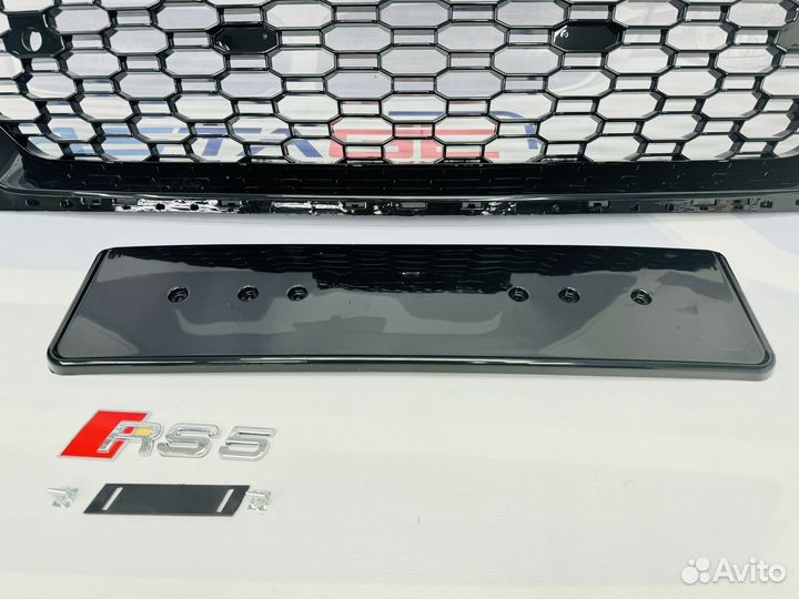 Решетка радиатора Audi A5 B9 черный глянец