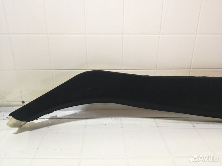 Обшивка стойки задняя левая Kia Quoris седан KH