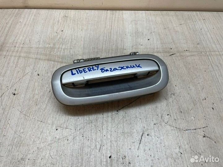 Ручка крышки багажника Nissan Liberty RM12 QR20DE