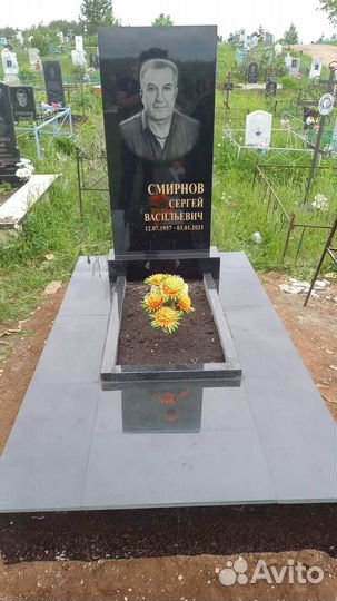 Гранитный памятник 1м на могилу, с установкой