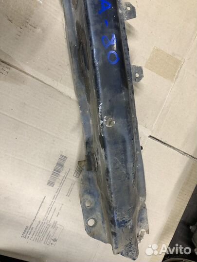 Передний усилитель бампера Audi 80 B3