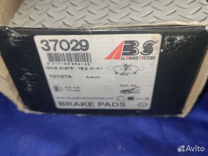 Колодки тормозные передние Toyota Avensis Corona