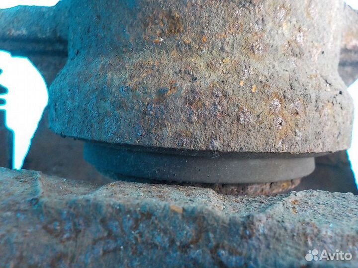 Тормозной суппорт передний левый toyota Auris (E15