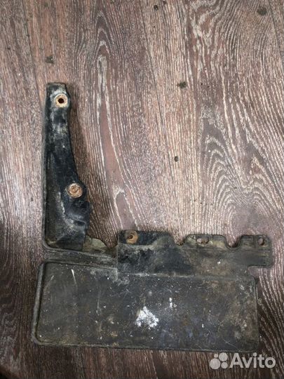 Брызговик задний правый Toyota Master Ace Surf