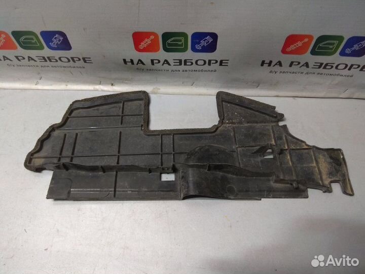 Дефлектор радиатора правый Toyota Camry V40