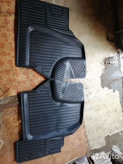 Автомобильные коврики резиновые