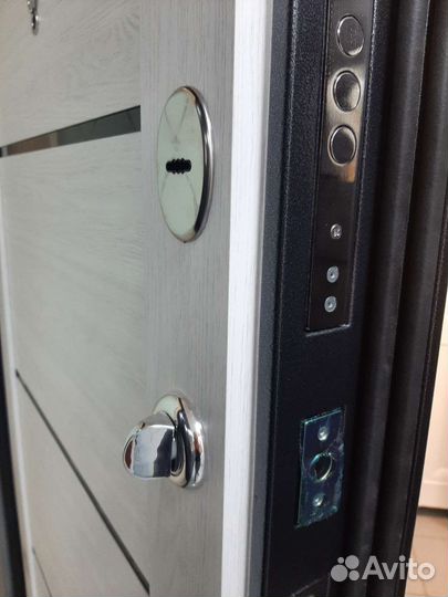 Дверь входная металлическая новая