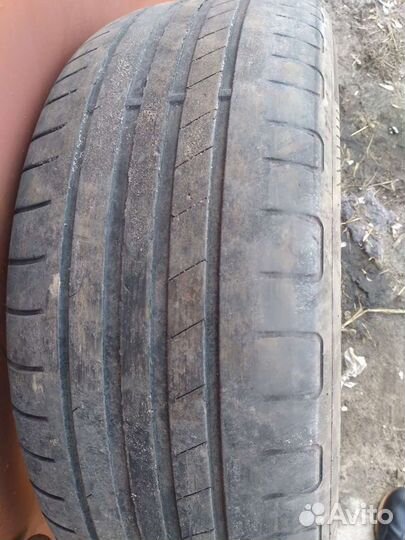Goodyear Wrangler F1 215/60 R16