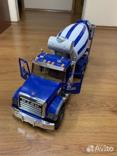 Бетономешалка фирмы bruder