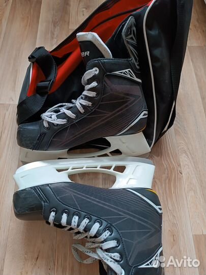 Хоккейные коньки bauer с сумкой в комплекте