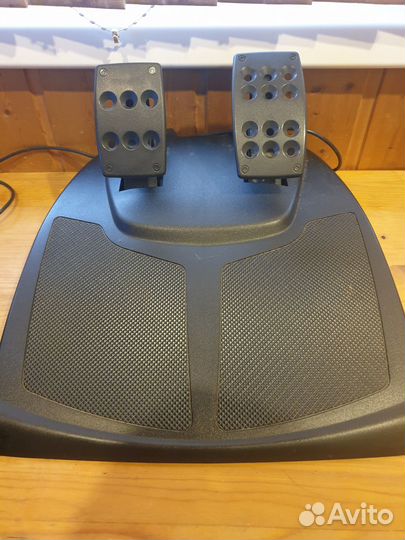 Игровой руль logitech momo racing