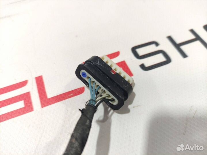 Фишка (разъем) электропроводка подкапотная Tesla