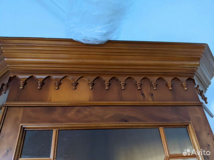 Витрина дерево тисса