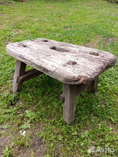 Оригинальная старая скамеечка для дойки коров