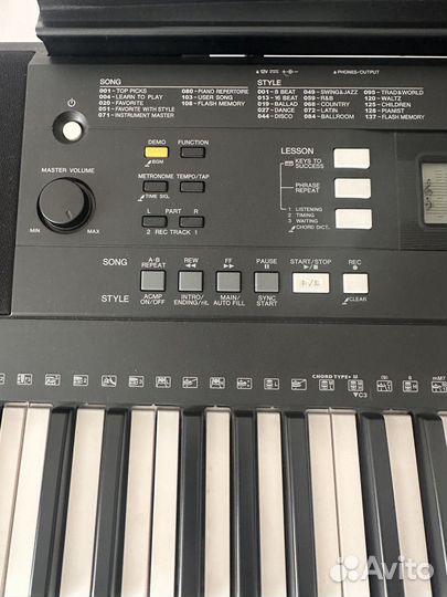 Продается синтезатор Yamaha PSR E343