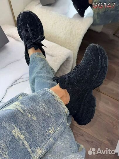 Кроссовки женские модные